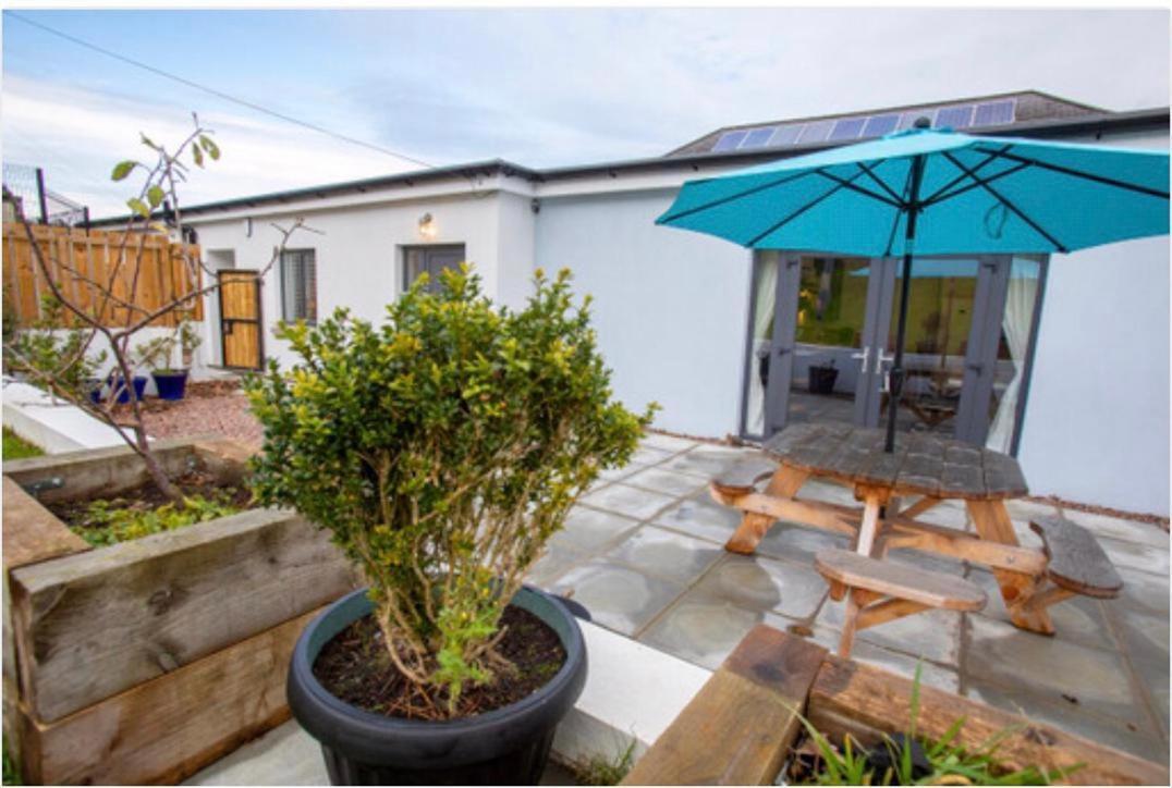 Josies Place At Waters Edge Self Catering Apartment Glenarm Экстерьер фото